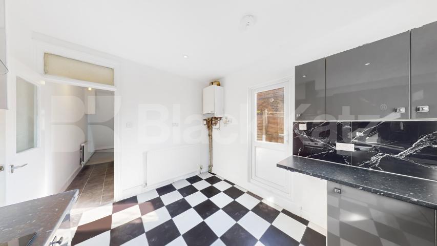 Newly refurbished house with a spacious lounge and high ceilings  Baronet Grove, Tottenham